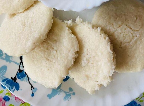 Vegan Idli with Coconut Chutney