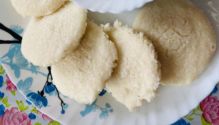 Vegan Idli with Coconut Chutney