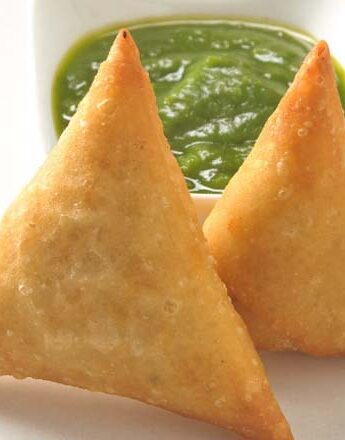 Samosa_with_Tamarind_Chutney